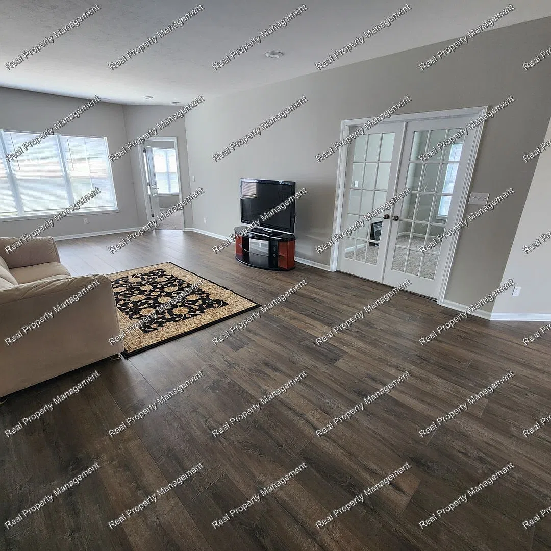 Maintenance Free 2 Bedroom Home — Photo 3