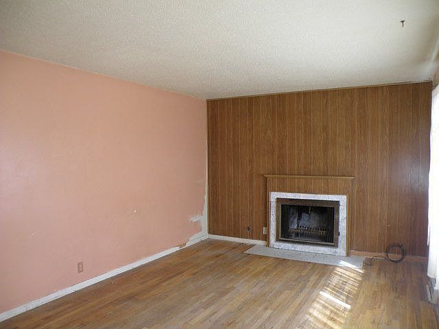 2nd image of 970 Cliff St