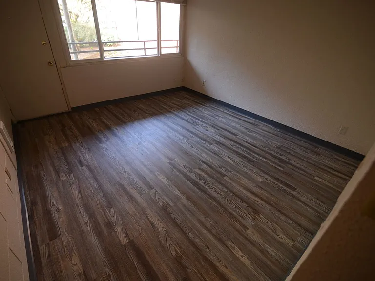 Melrose Court Apartments — Photo 6