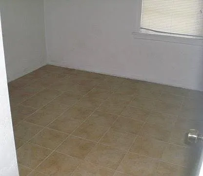 625 NW 10th Ave — Photo 13