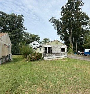 3rd image of 42 Whittier Rd