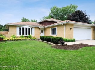 8562 Ailsworth Dr, Darien, IL