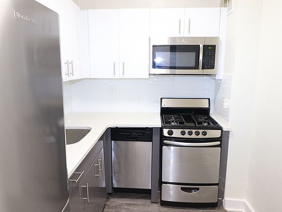 3rd image of 4140 Denman St APT 1B