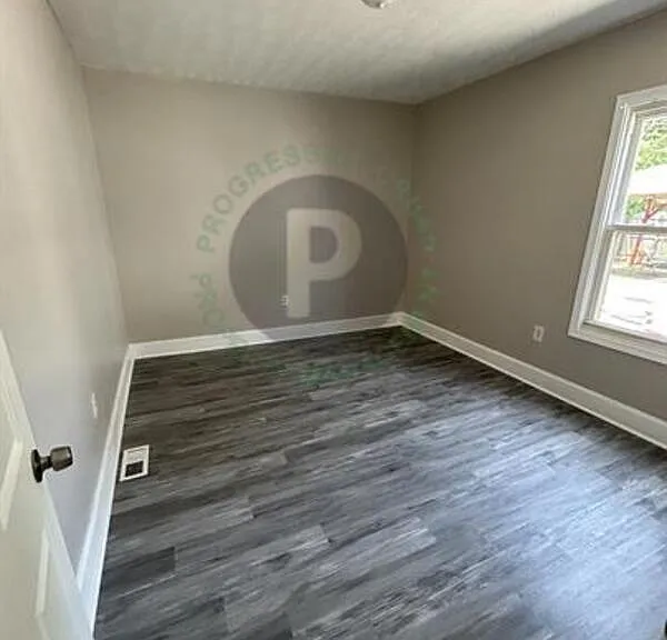 3204 W 73rd St — Photo 16