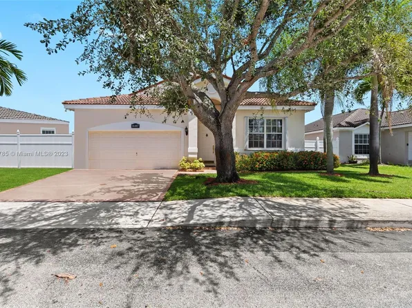 16487 NW 22nd St, Pembroke Pines, FL 33028