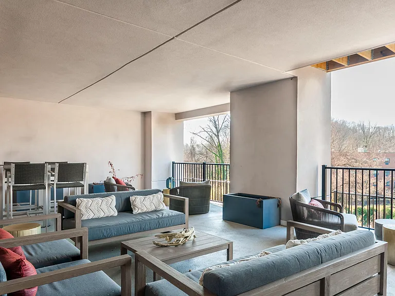 30 Lancaster — Photo 10