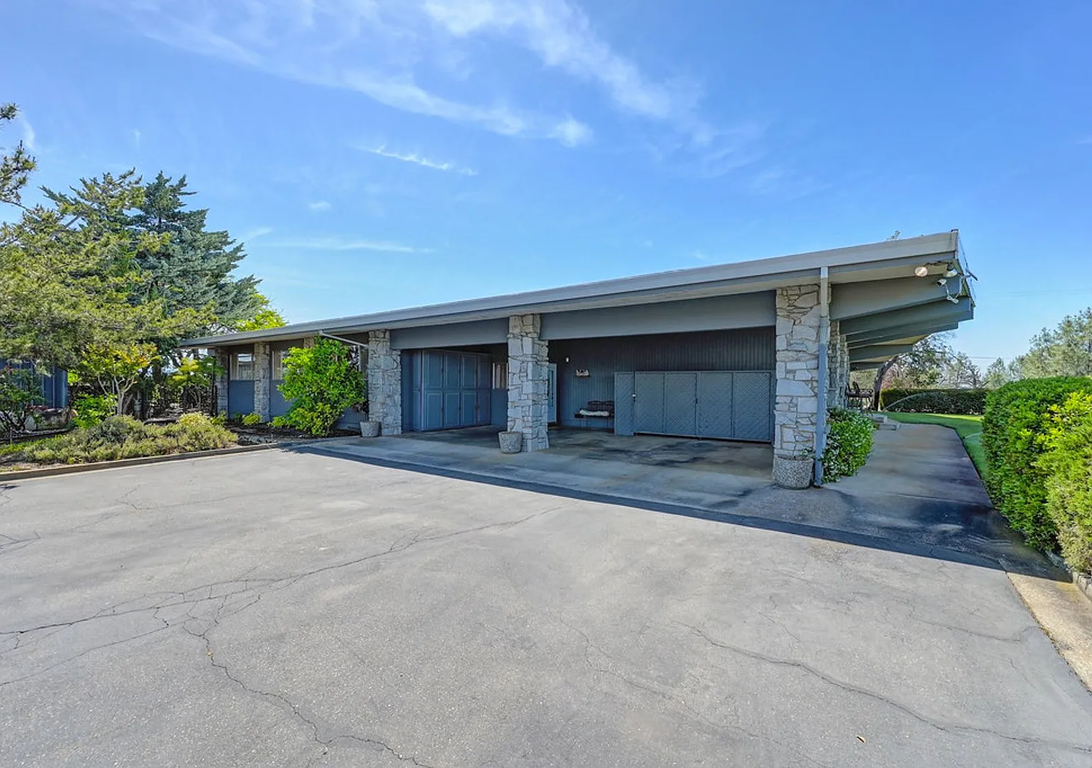 Luxury Living with Stunning 360-Degree Views & Private Pool Retreat — Photo 4