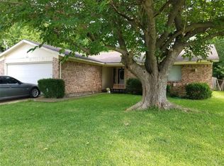 401 E Springdale Ln, Grand Prairie, TX 75052