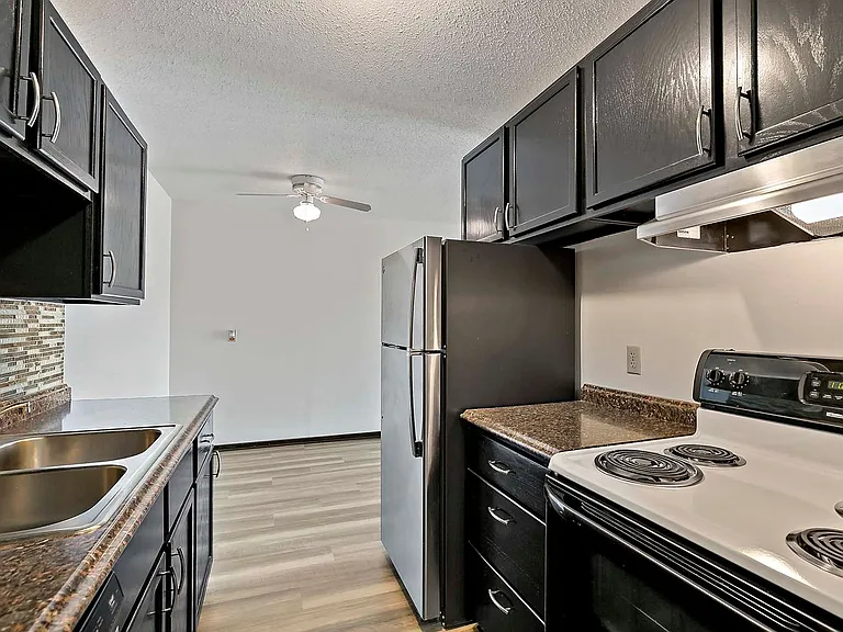 Winnetka Village Apts — Photo 10