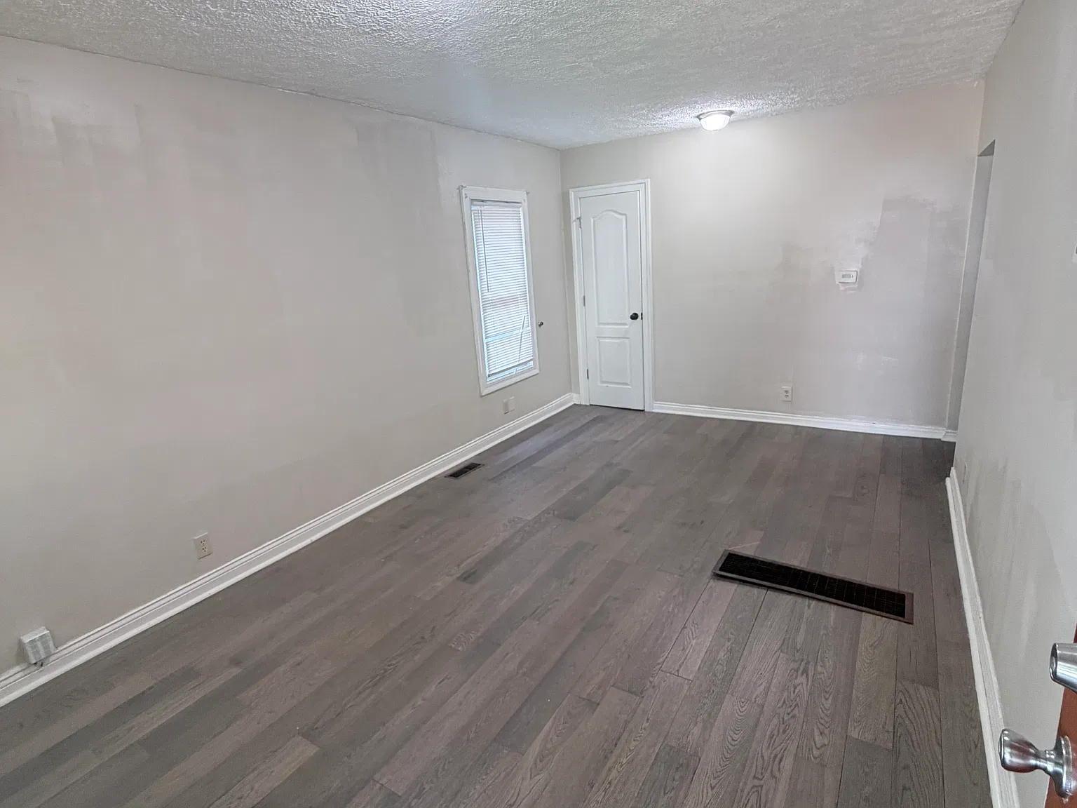 3 bed, 924 sqft, $1,000 — Photo 1