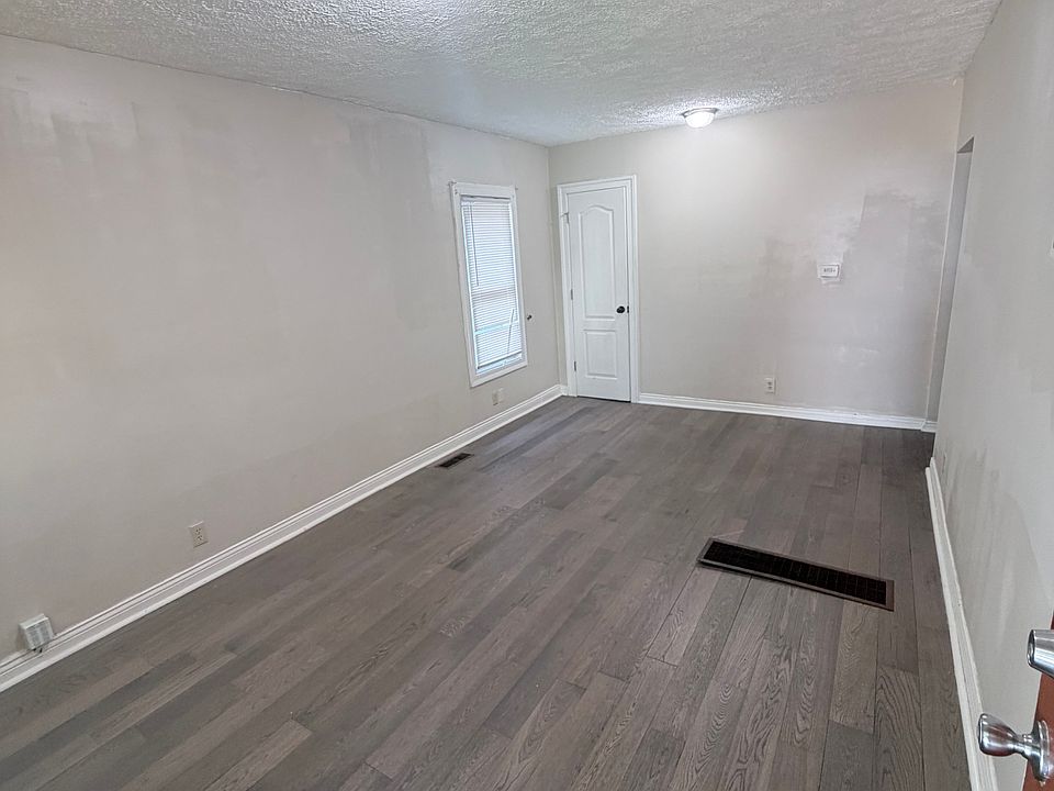 1st image of 688 Roscoe Ave
