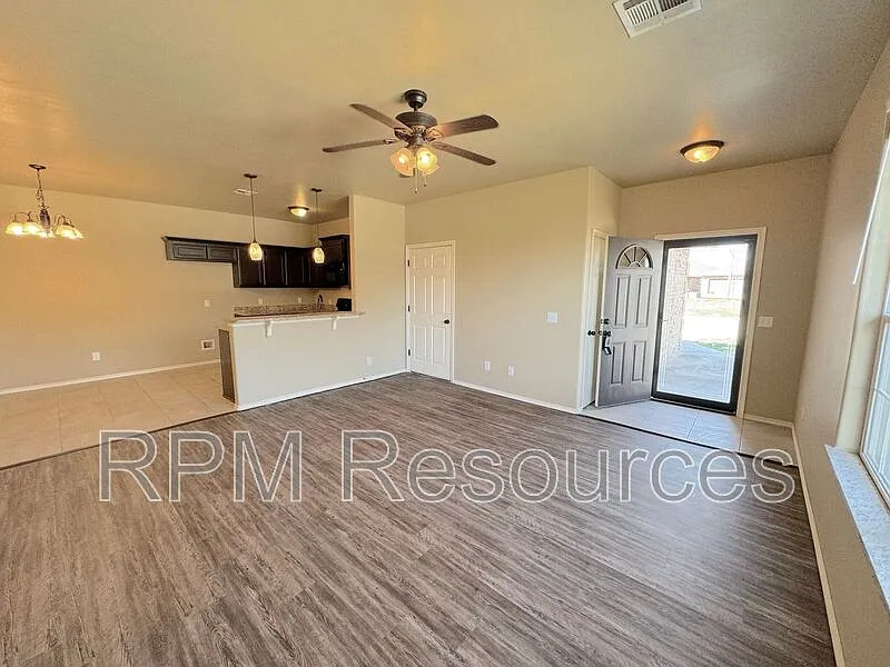 3 bed, 2.0 bath, 1250 sqft, $1,395 — Photo 4