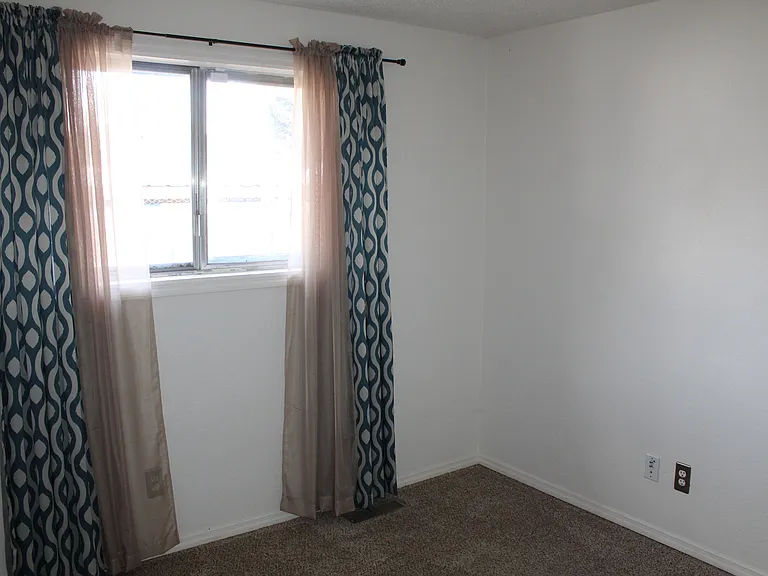 4615 Maplewood Ct — Photo 6