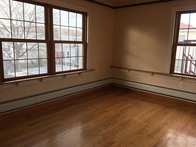110 Thorne St #FRONT — Photo 7