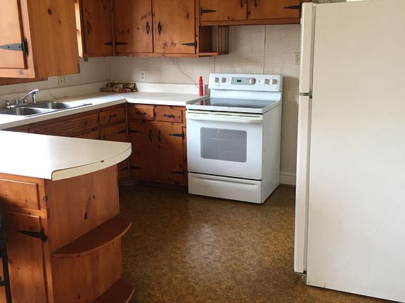 3rd image of 704 Auburn Pl