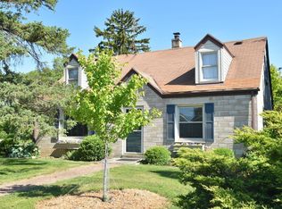 6714 W Mequon Rd, Mequon, WI 53092