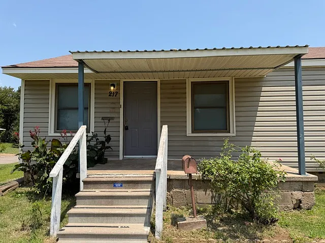 217 W Marshall Dr