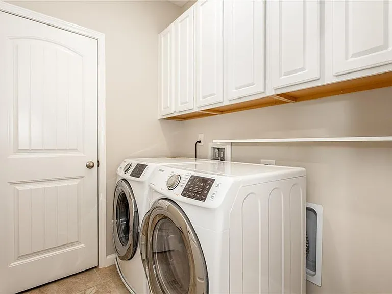335 Beacons Pl — Photo 20