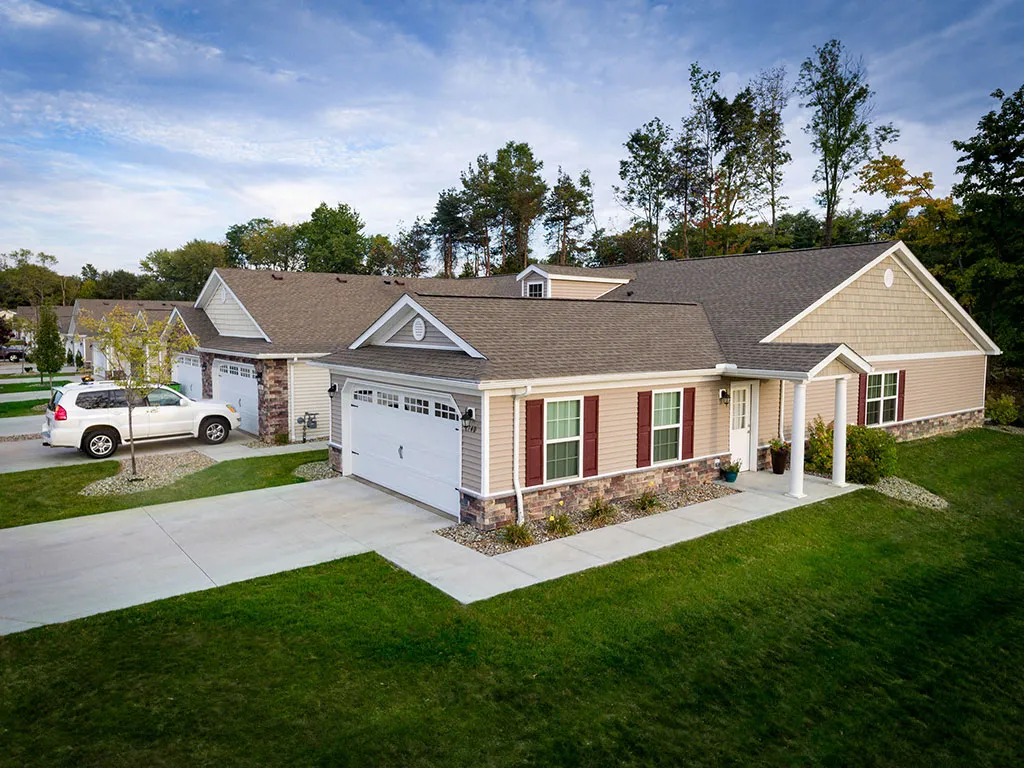 Apartments with Attached Garages - Redwood Monroe