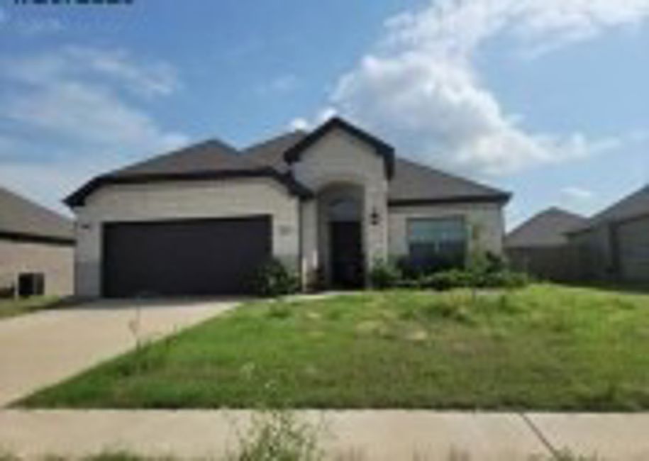 1st image of 631 Comal Dr