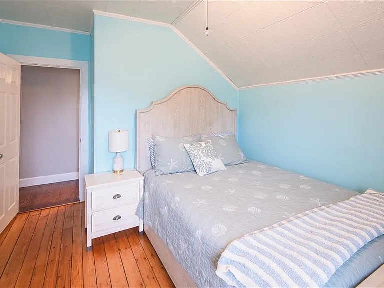 32 Hammond St — Photo 22