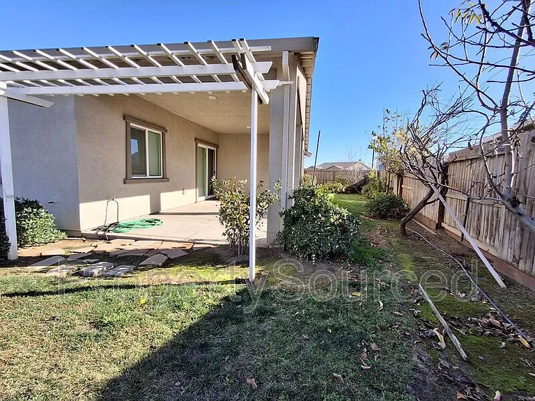 2687 Taft Ave — Photo 24