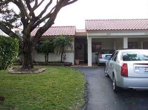 1st image of 330 Lakeside Ct