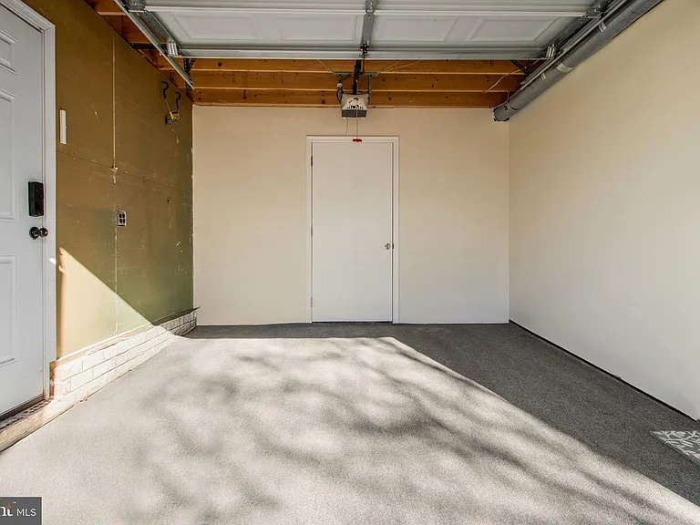 7602 Mezmer Ln — Photo 8