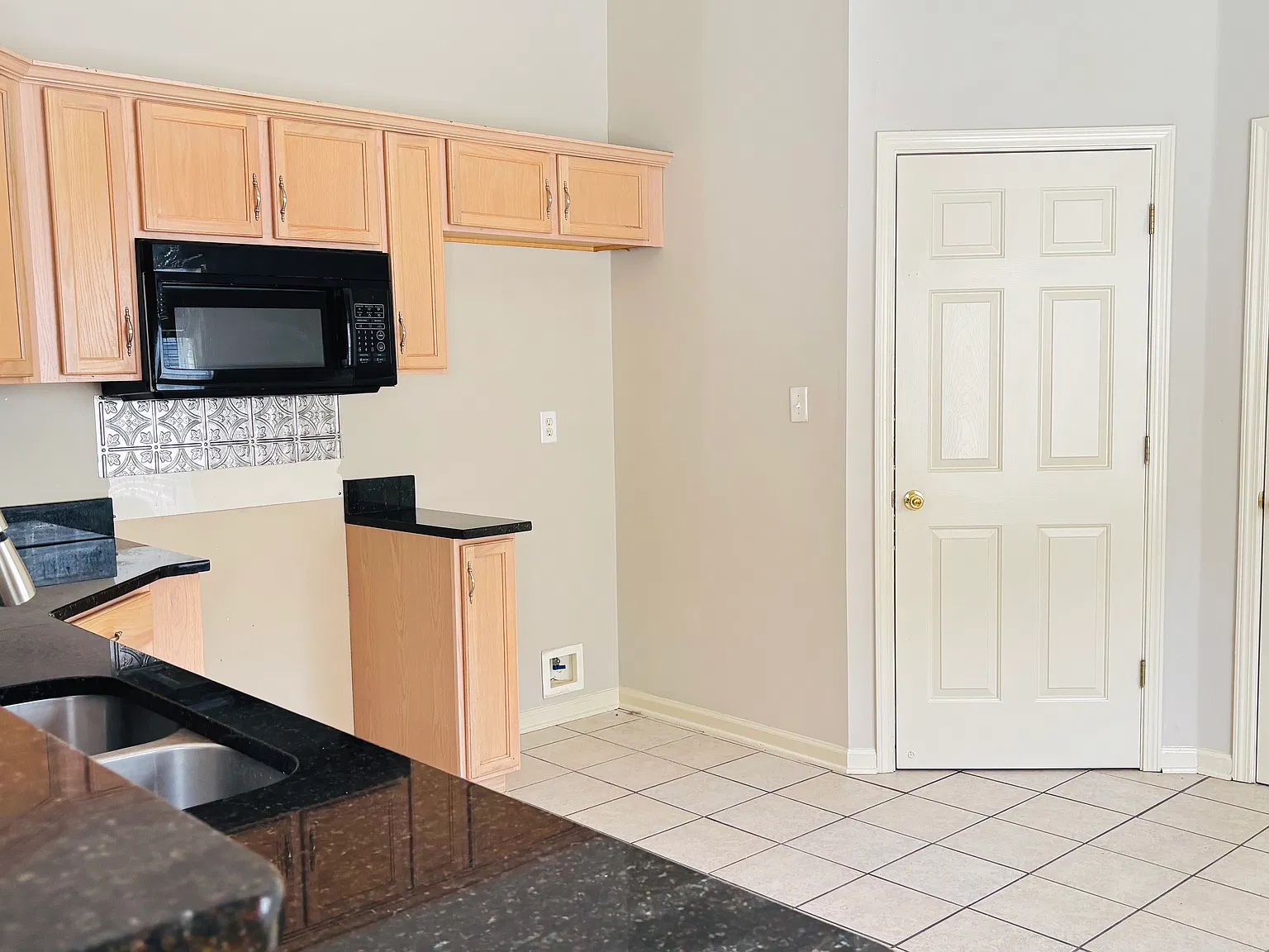 3 bed, 1408 sqft, $1,595 — Photo 4