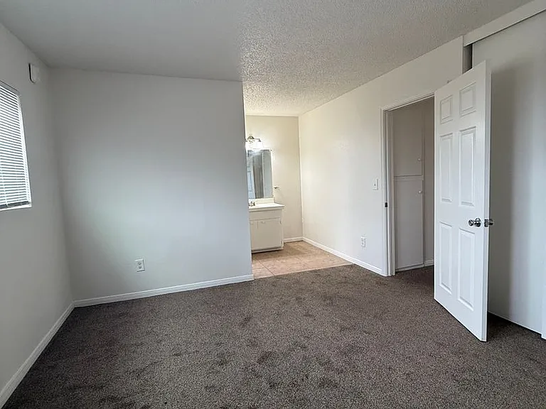 4170 52nd St — Photo 26