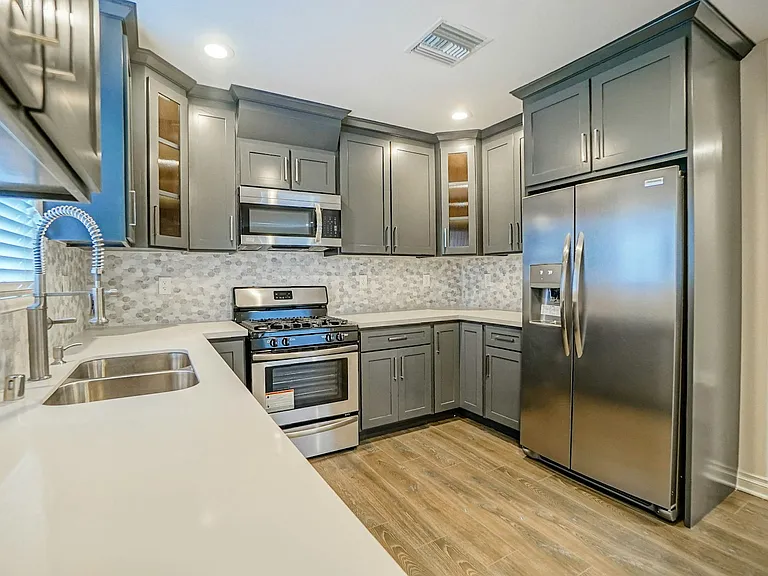 1116 1118 1/2 West 39th Pl — Photo 8