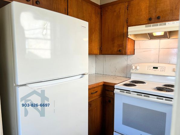 502 1st St #8, Queen City, TX 75572