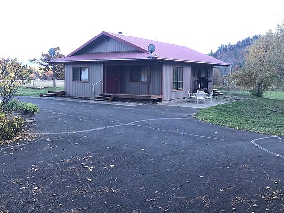 1 acre parcel with 3 beds 2 bath
