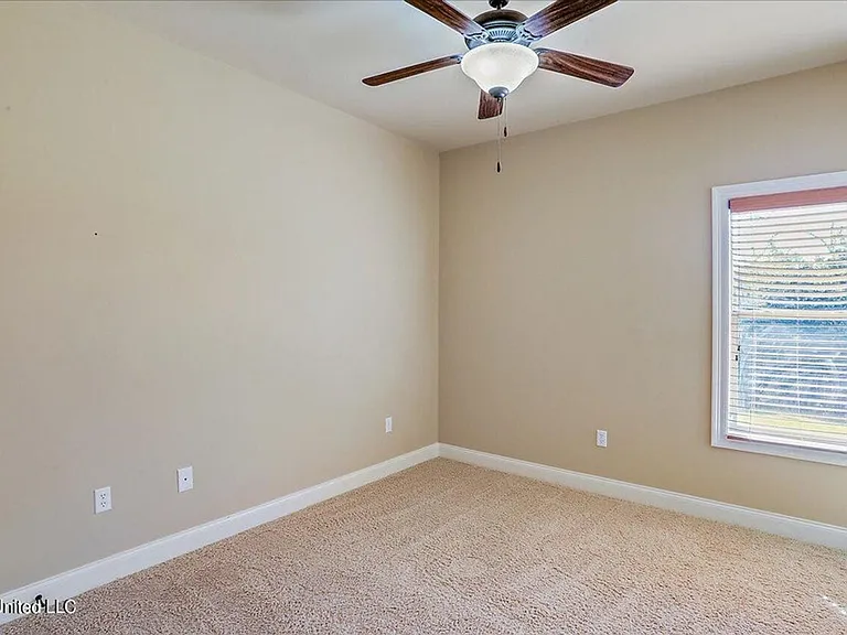 987 N Azalea Dr — Photo 25