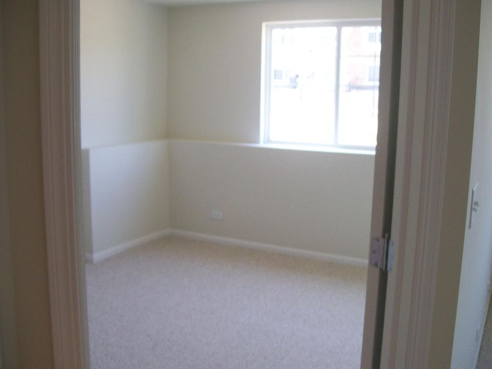 2nd image of 3301 Redbud Dr