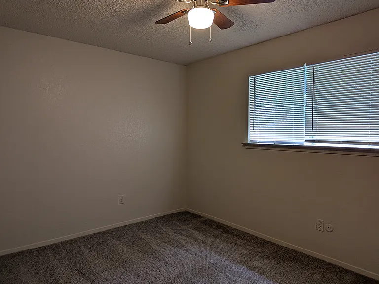 514 Claire Ct — Photo 3