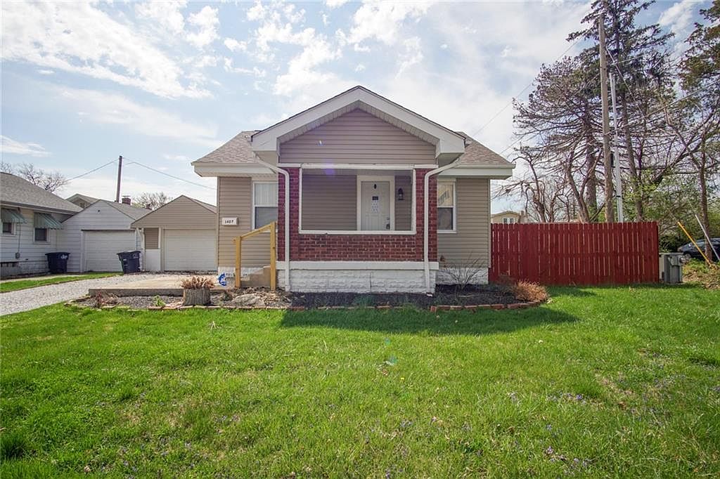 1407 Albany St Beech Grove In 46107 Zillow