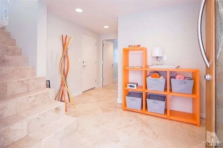 4 bed, 3.0 bath, 3071 sqft, $8,500 — Photo 2