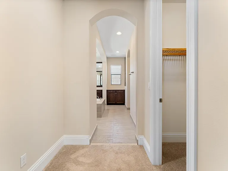 259 SE Calmo Cir — Photo 41