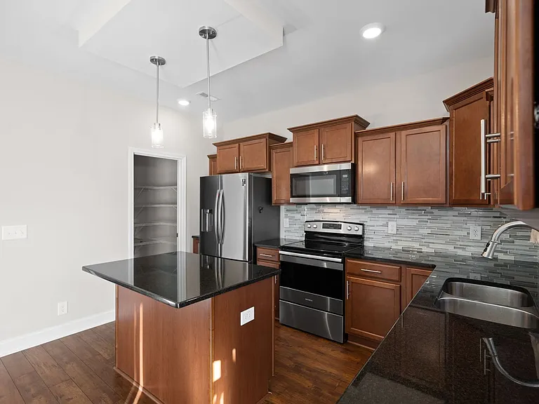 101 Lucerne Ln — Photo 14