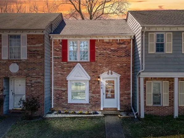 909 Captains Ct, Chesapeake, VA 23320