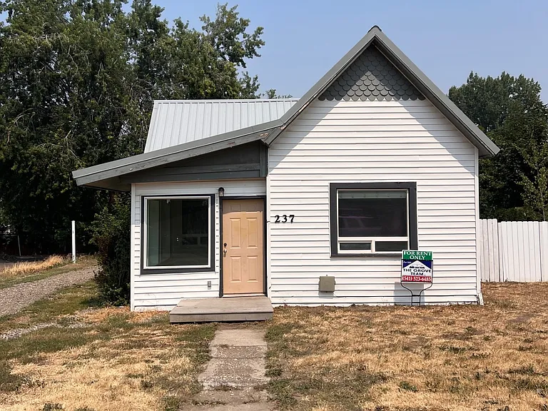 237 Bridge St — Photo 1