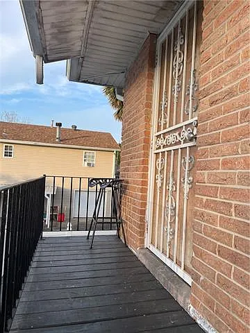 1621 Caton Ct — Photo 3
