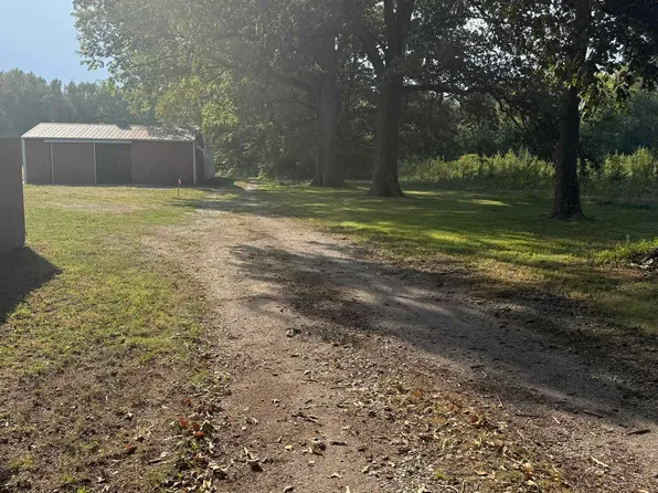 2509 Weaver Rd, Herrin, IL 62948