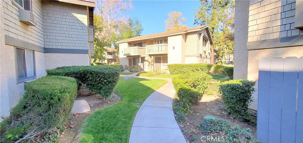 2 bed, 955 sqft, $2,395 — Photo 3