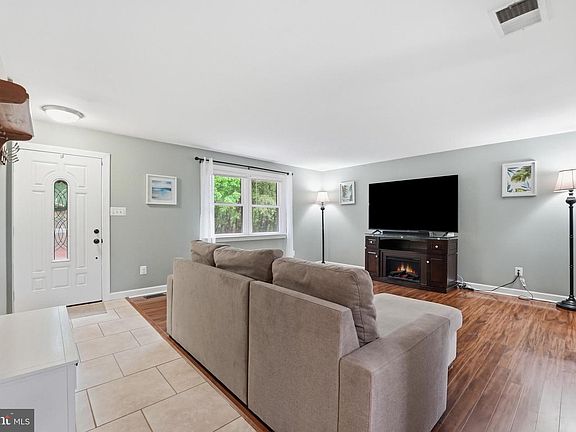 5th image of 2718 Jackson Dr