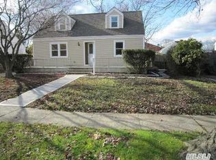 25 Holman Blvd, Hicksville, NY 11801