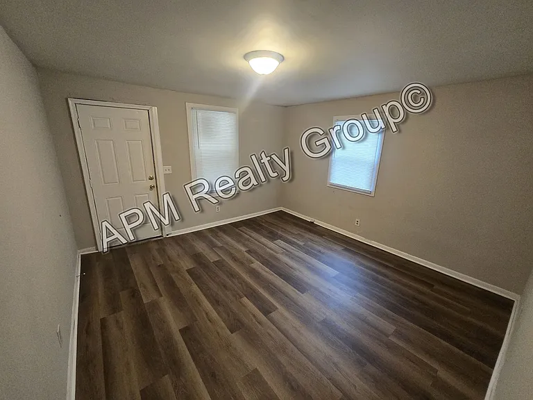 1229 King St — Photo 1
