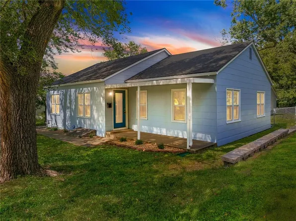 205 N Independence St, Pleasant Hill, MO 64080