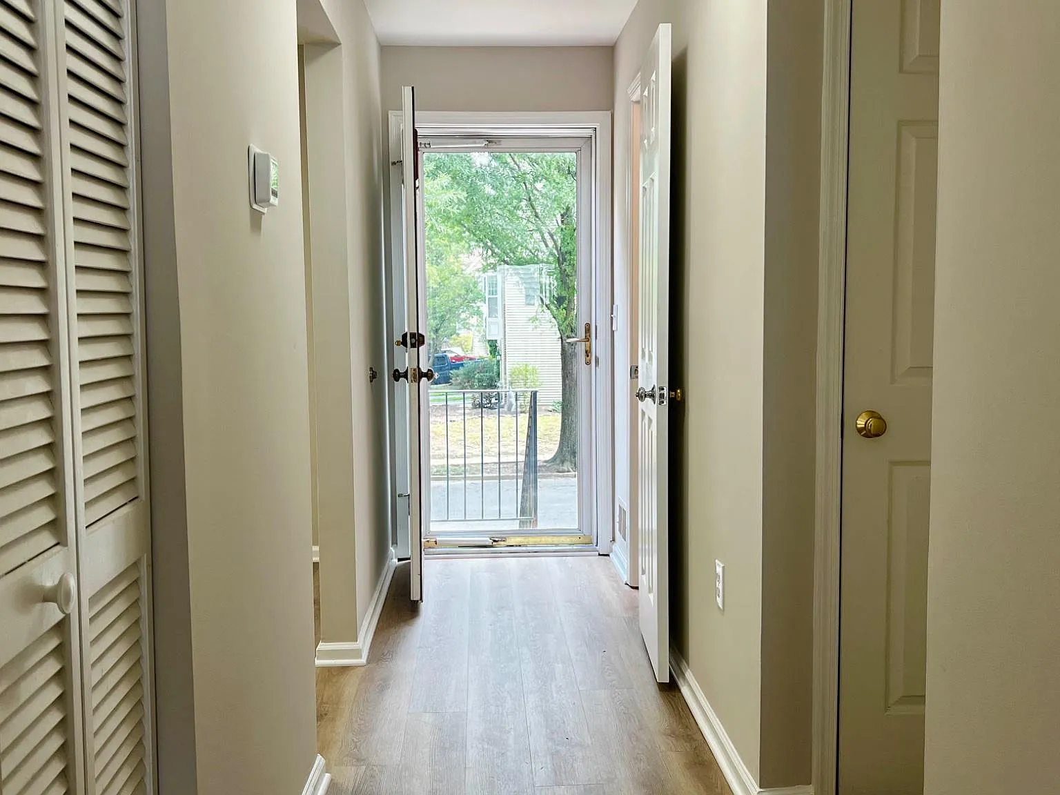 3 bed, 2.5 bath, 1372 sqft, $2,800 — Photo 4